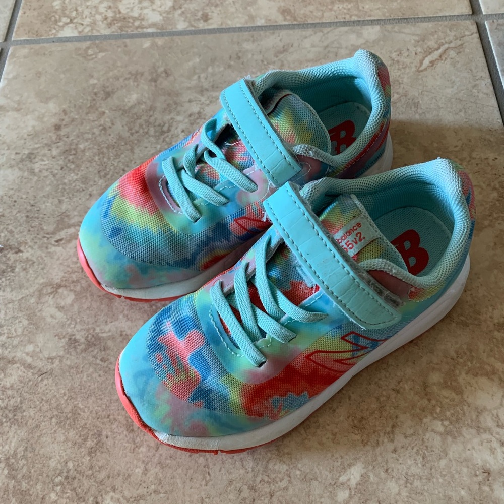 New Balance little Girls Sneaker size 10!